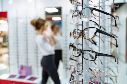 pie-gafas-tienda-optica_116317-3430